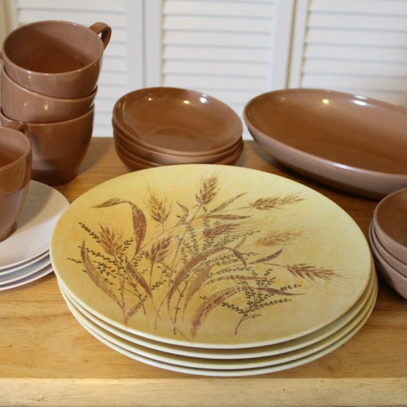 Vintage Melmac Dinnerware Set - 21 pieces - Picture 3 of 5